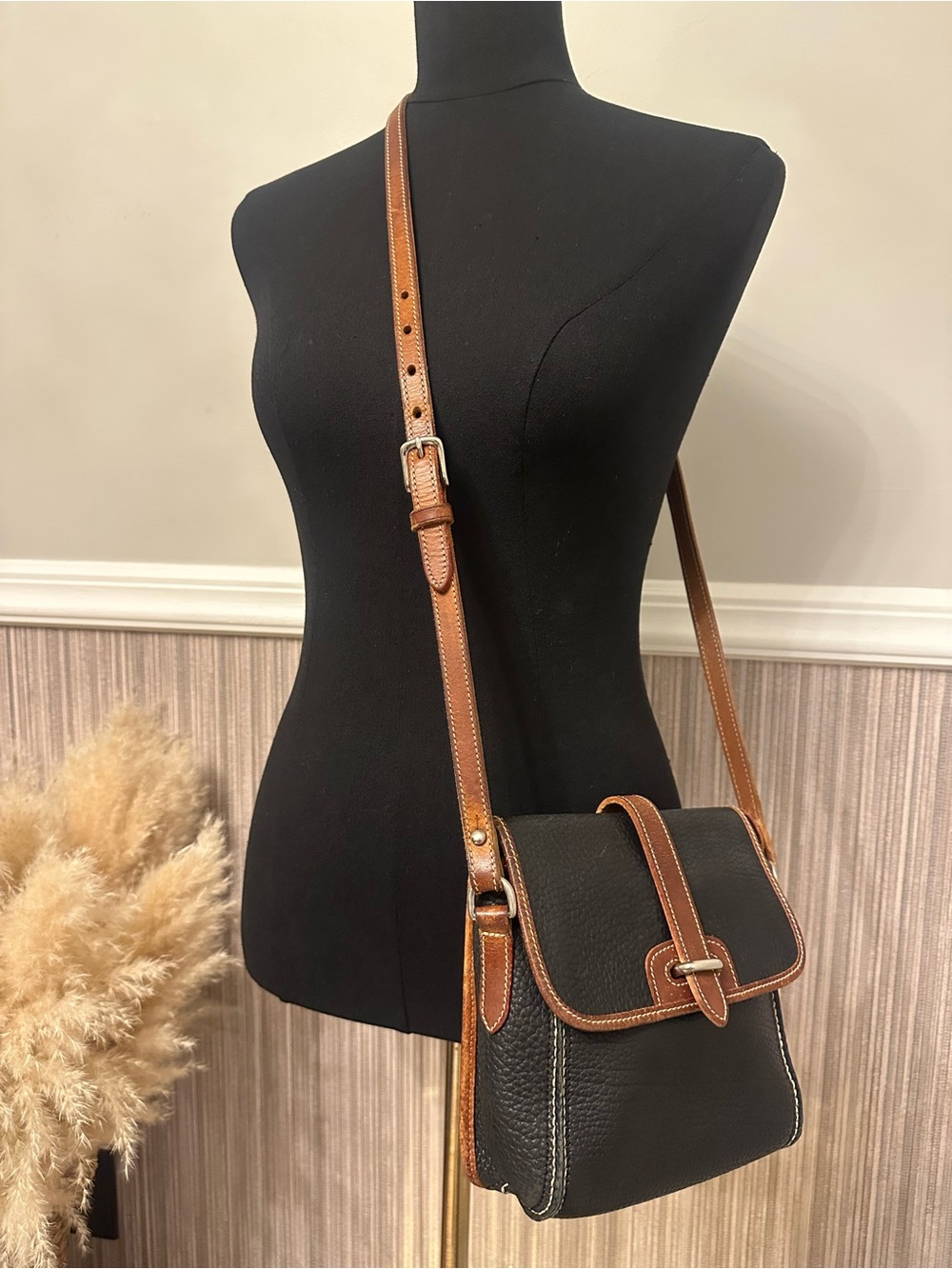 Vintage 1990s Dooney & Bourke AWL Surrey Black British Tan USA Crossbody